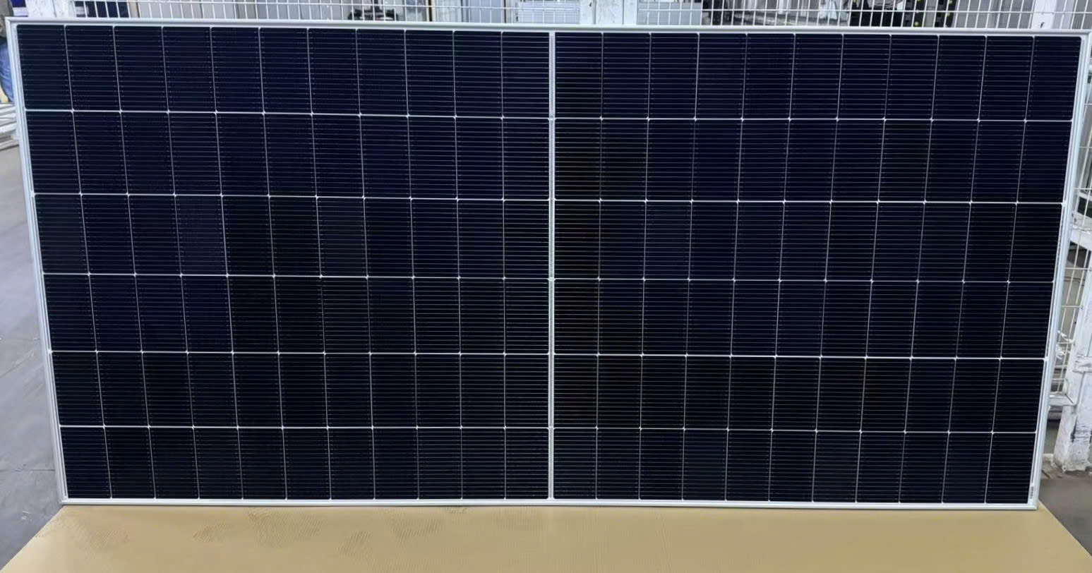 Tấm pin năng lượng mặt trời AE Solar 730W