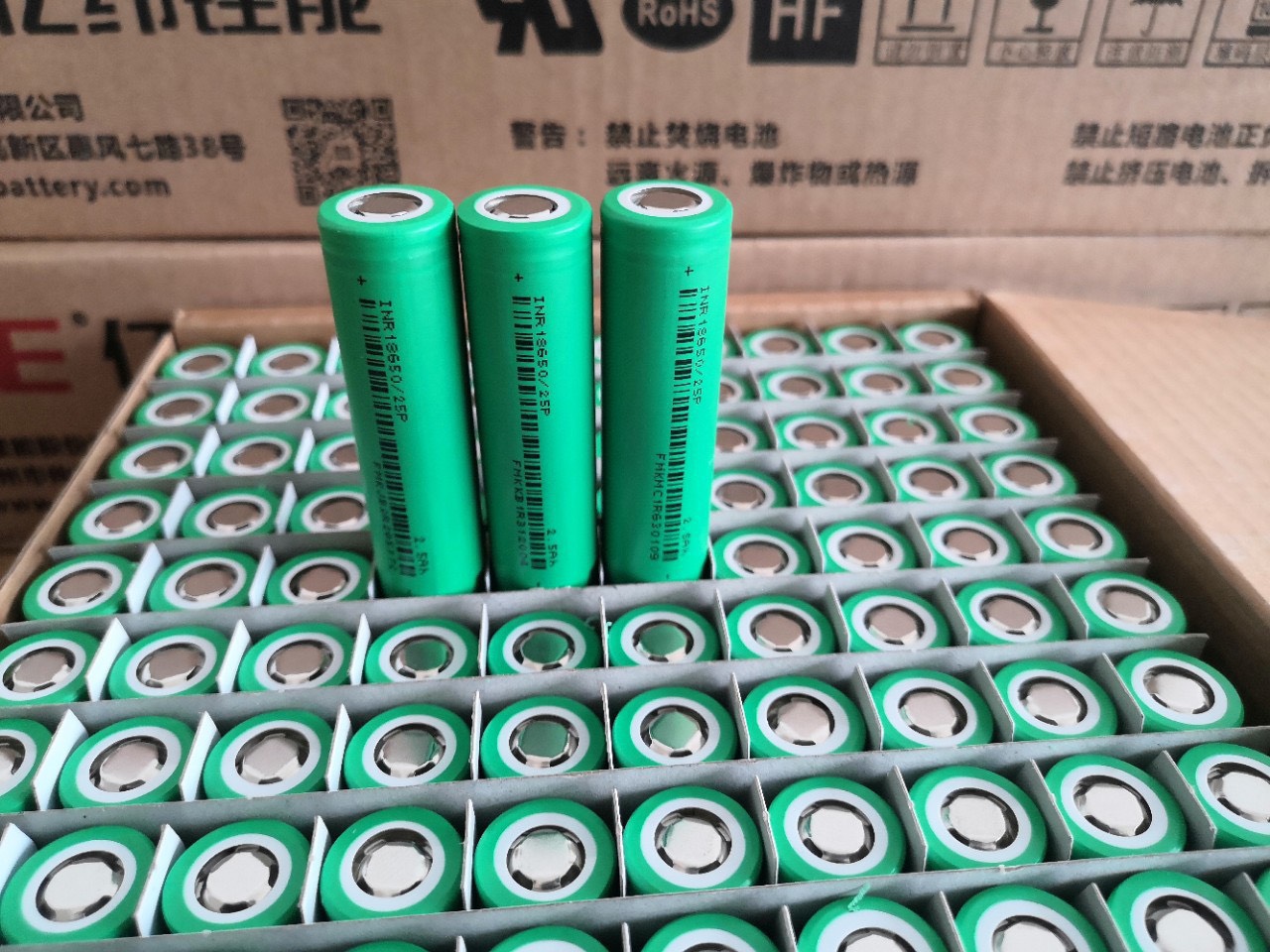 Cell pin 18650 Xả cao Eve 2500mAh- Pin Mới 100%- Xả 5C(10A)- Dùng pin laptop,pin sạc dự phòng,pin đèn pin,pin micro