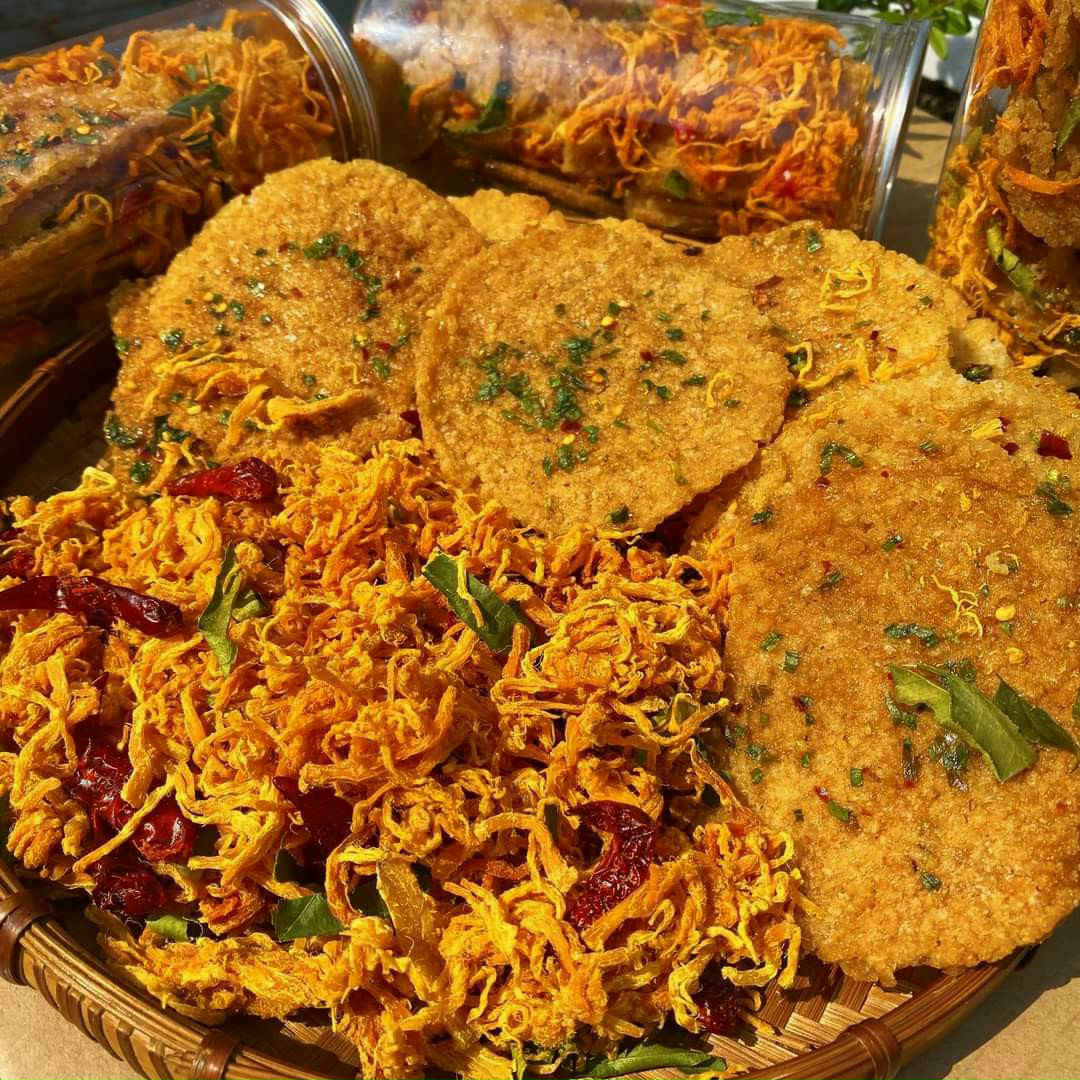 1 KG- Cơm cháy mắm hành lắc khô gà lá chanh