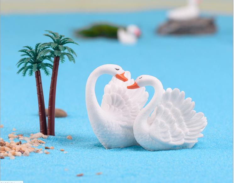 [HCM]Mô hình cặp đôi thiên nga lớn trang trí tiểu cảnh terrarium chậu cây cảnh sen đá xương rồng để bàn