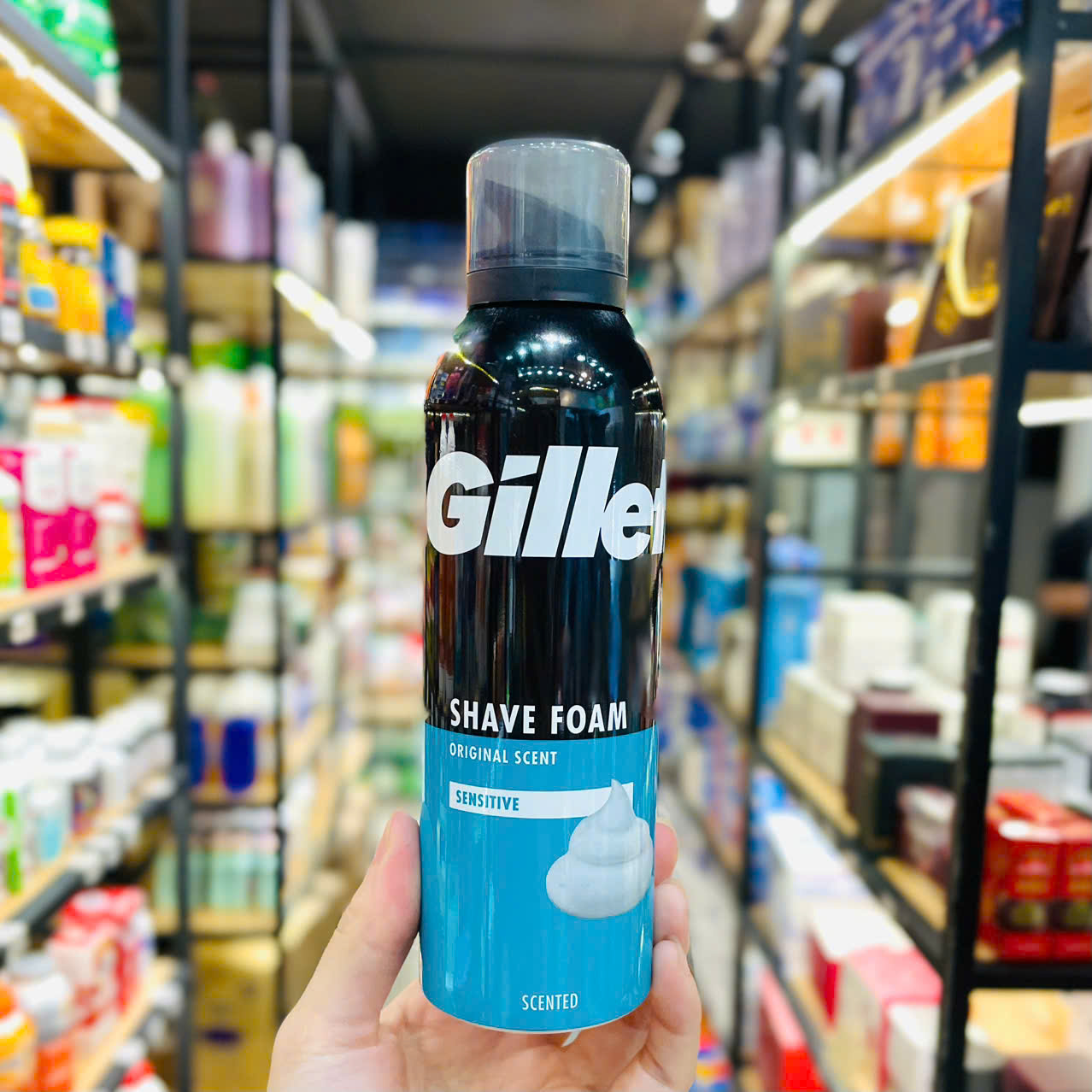 Kem Bọt Cạo Râu Gillette Shave Foam Original Scent Sensitive 200ml Làm Mềm Chân Râu Se Lỗ Chân Lông Ngăn Ngừa Viêm Nhiễm Cho Da