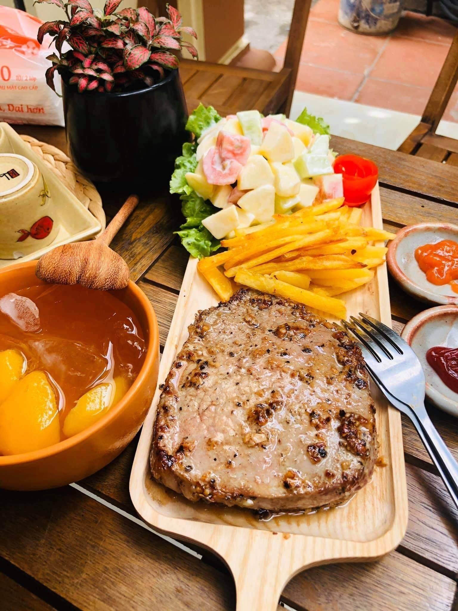 Khay gỗ ăn bít tết và thịt nướng - Khay gỗ hình chữ nhật tay cầm đựng đồ ăn, khay gỗ chụp ảnh chuyên nghiệp-Khay gỗ decor hình chữ nhật tay cầm bày đồ ăn an toàn đẹp mắt