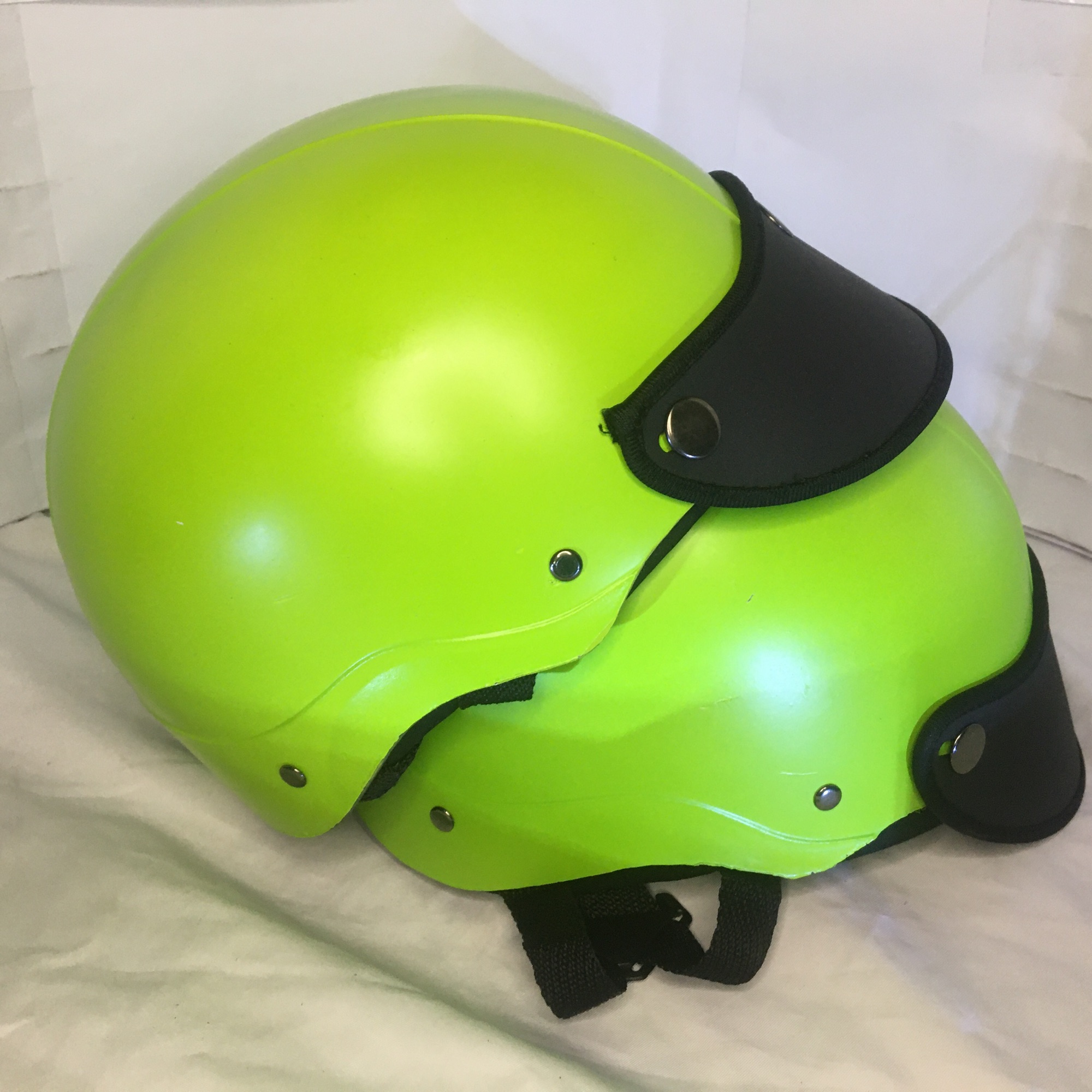 (2 cái) Một cặp nón bảo hiểm - mũ bảo hiểm kiểu dáng hiện đậu thời trang nửa đầu màu xanh lá