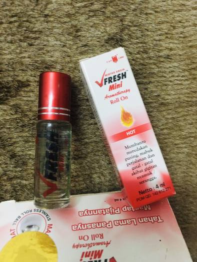 Combo 12 chai dầu gió Vfresh màu đỏ chai 4ml