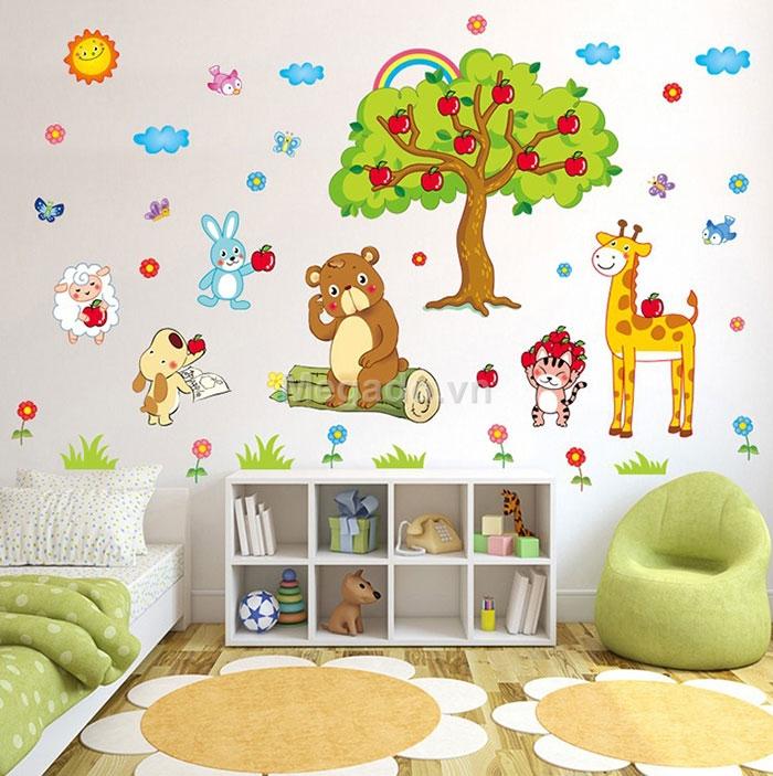 Decal tranh dán tường cây táo và bạn gấu dành cho bé