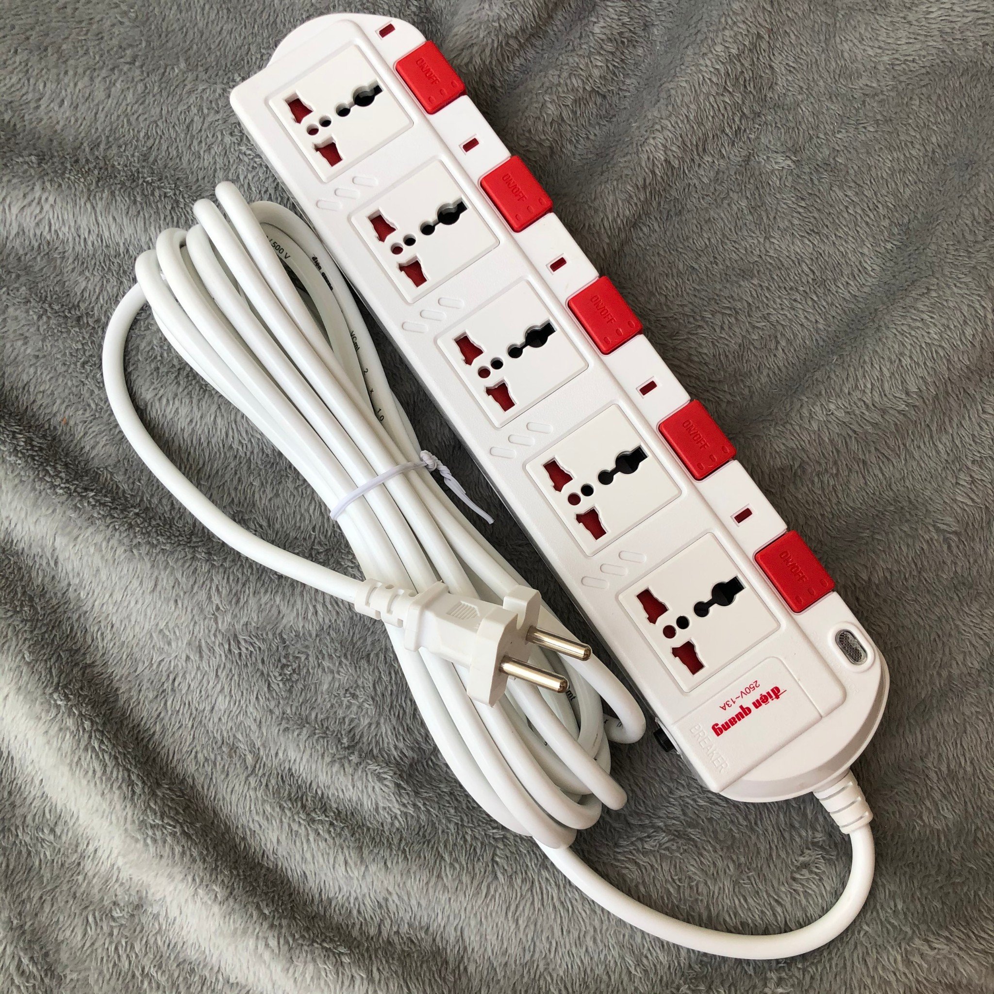 Ổ cắm dài điện quang 5 công tắc 5 ổ cấm 2m