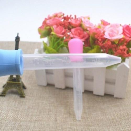 Dụng cụ uống thuốc cho bé