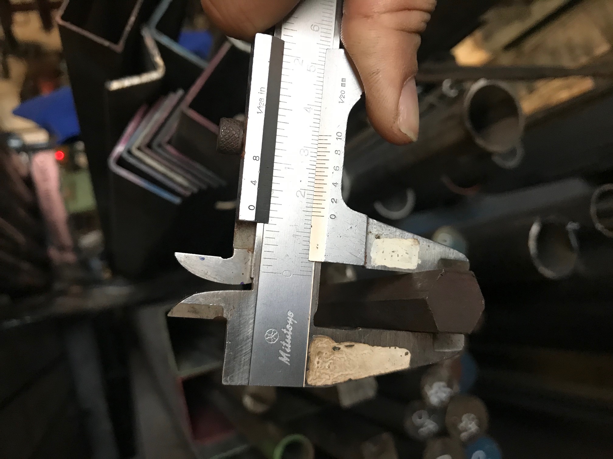 Sắt lục giác nguyên khôí kích thước 14mm sử dụng trong việc ép viên, thanh trượt