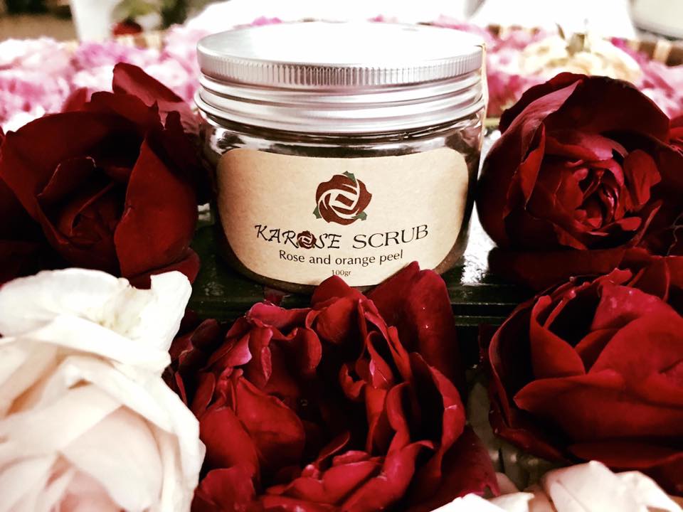 Rửa mặt tẩy tế bào da chết hoa hồng organic Karose scrub 100gr