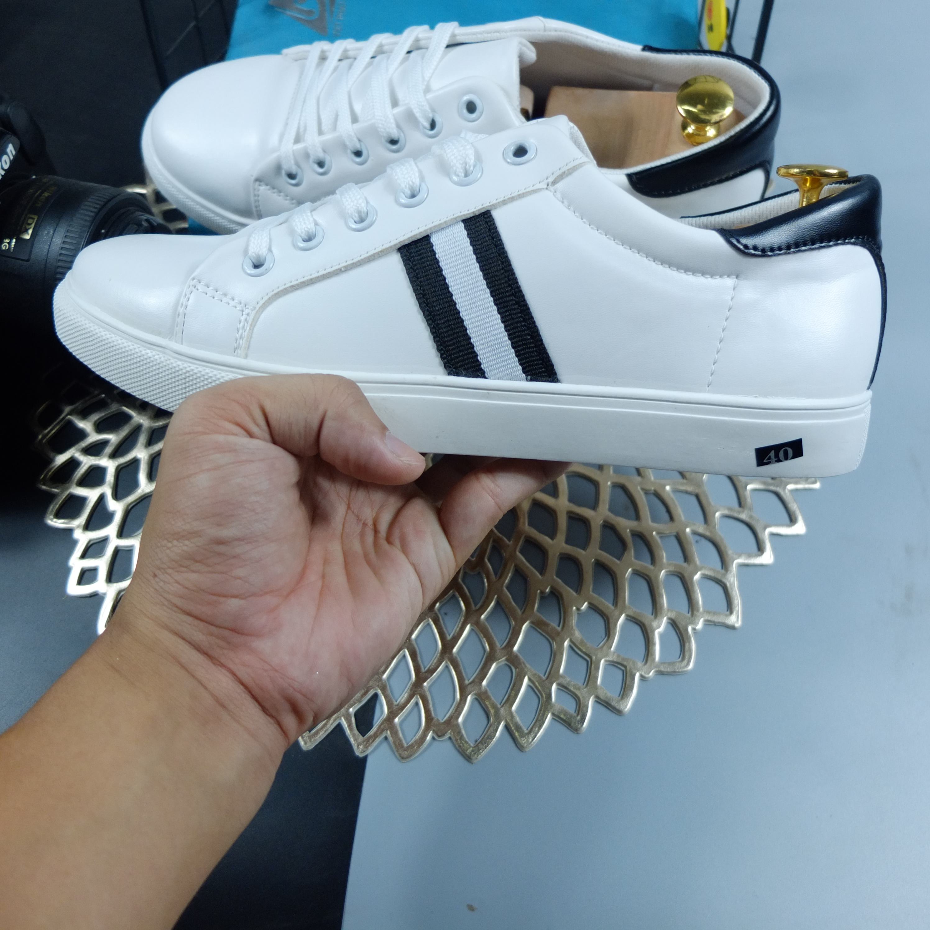Giầy nam sneaker sọc đỏ sọc xám