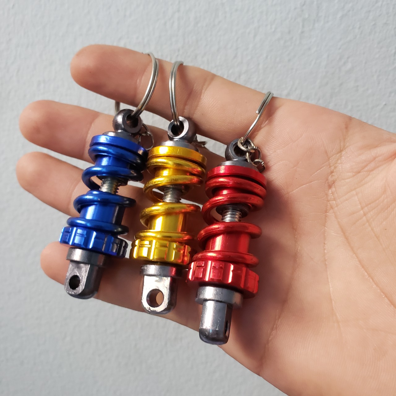 Móc Khoá Phuộc Nhún Nhôm nhiều màu trang trí chìa khoá xe máy