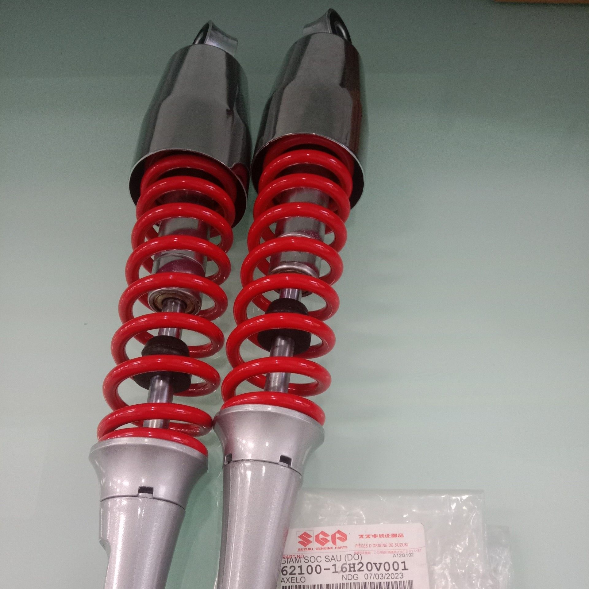 Phuộc sau màu đỏ xe xibke/Axelo chính hãng suzuki