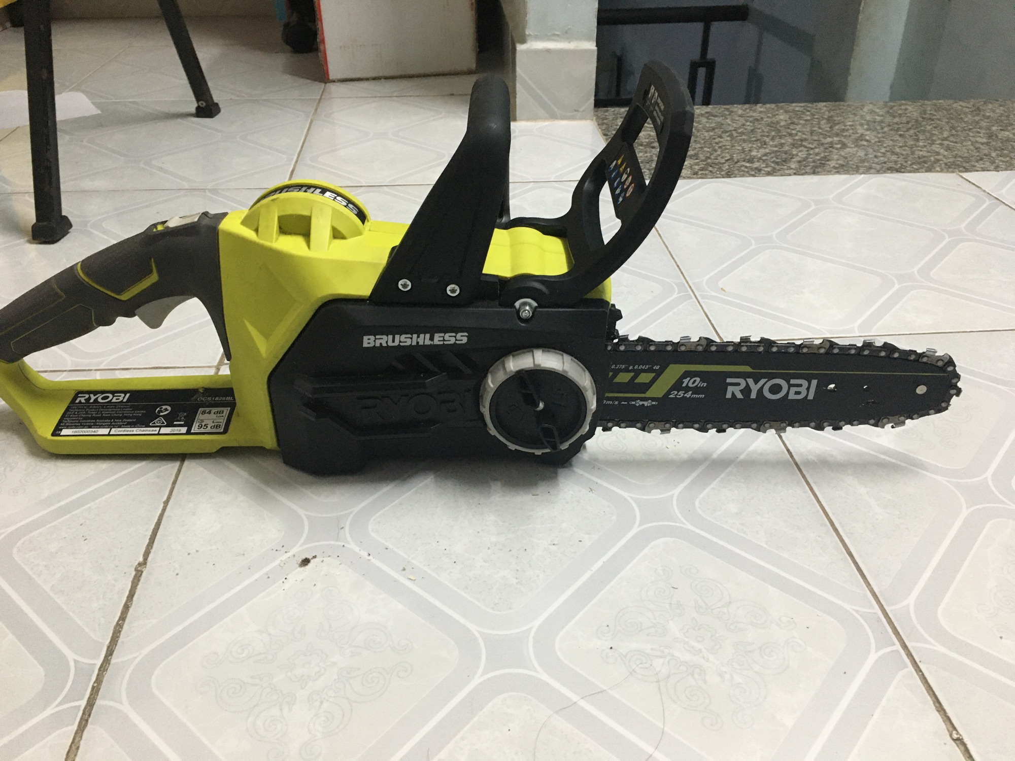 Cưa xích pin không chổi than ryobi 18v nội địa Úc