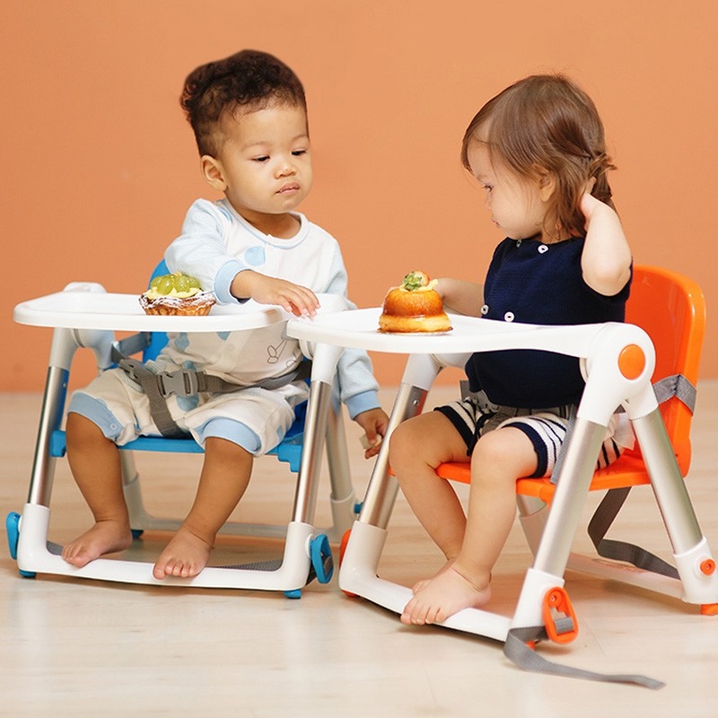 Ghế ăn dặm cho bé gấp gọn siêu nhẹ Apramo Flippa Dining Booster cho bé từ 6 tháng đến 3 tuổi có thể đi du lịch