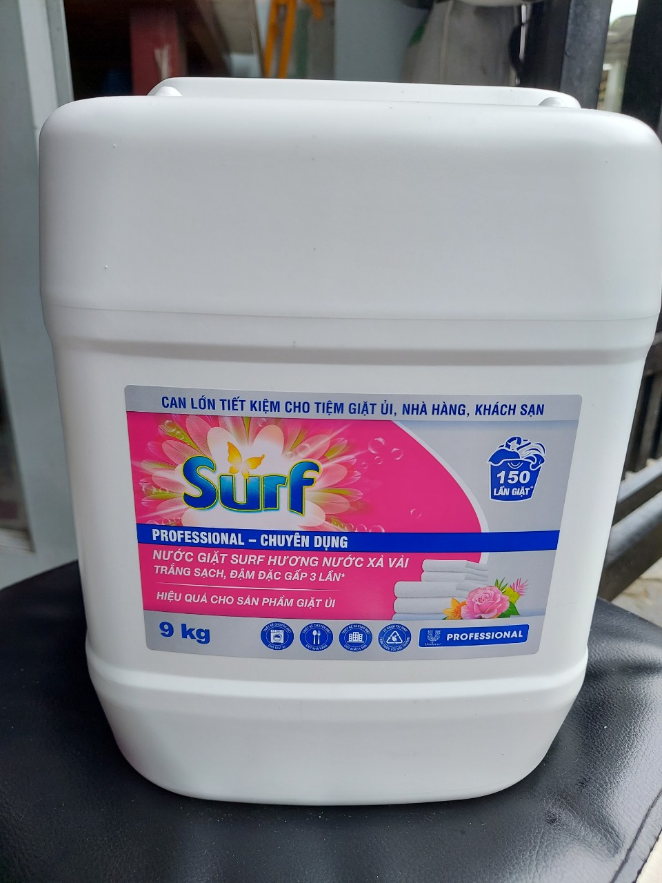 Nước giặt Surf hương xả vải 9kg