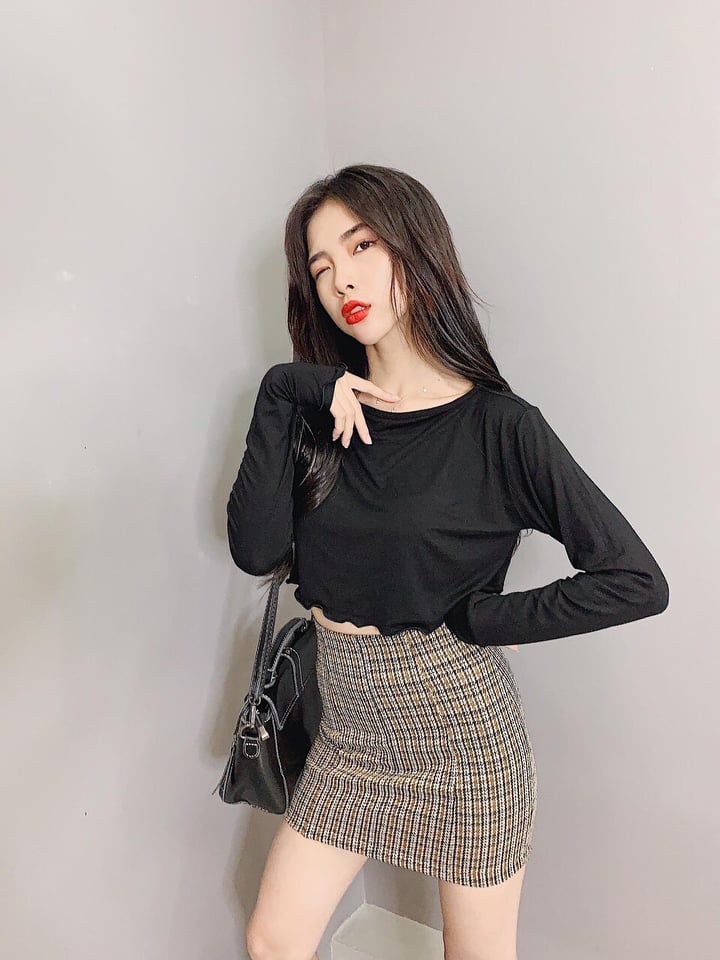 Áo croptop tay dài dập viền sóng bụng cute TTSA0004