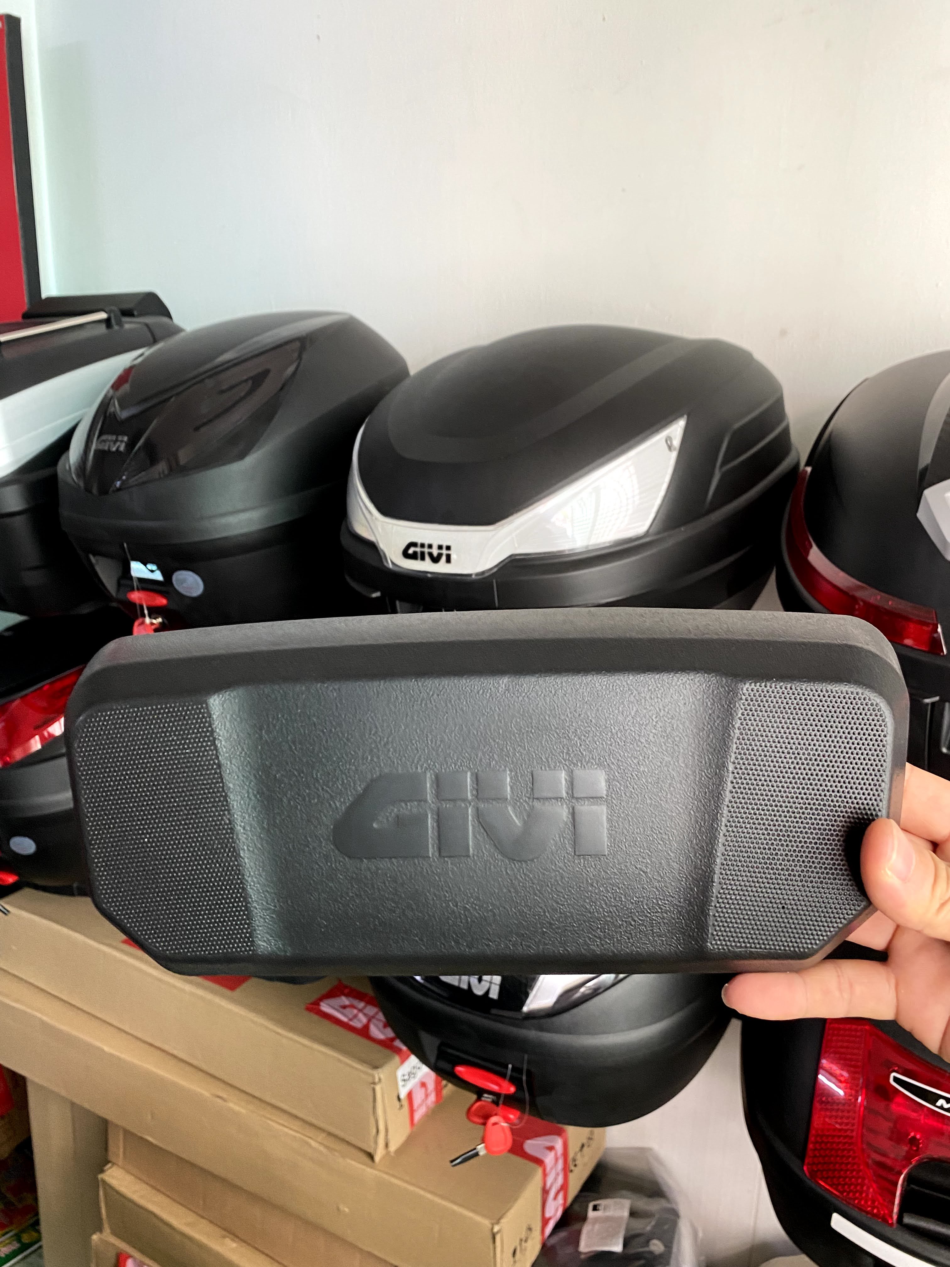 Gối tựa lưng givi BB42N, gối lưng givi, gối gắn thùng givi, hàng chính hãng, mới 100%