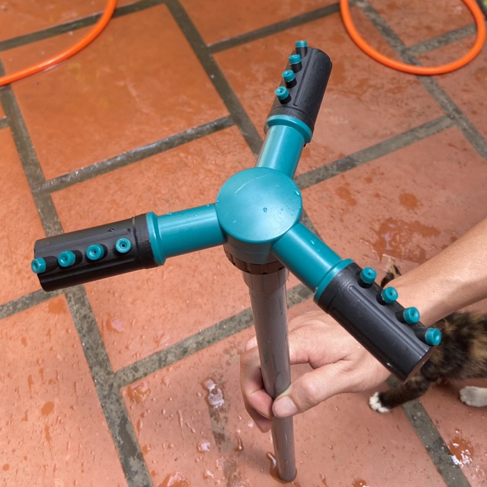 Loại đẹp 2 Vòi tưới nước tự động xoay 360 độ chất lượng cao chân nối ống PVC 21 dùng tưới cây chống nóng tiện lợi tia nước phun xa