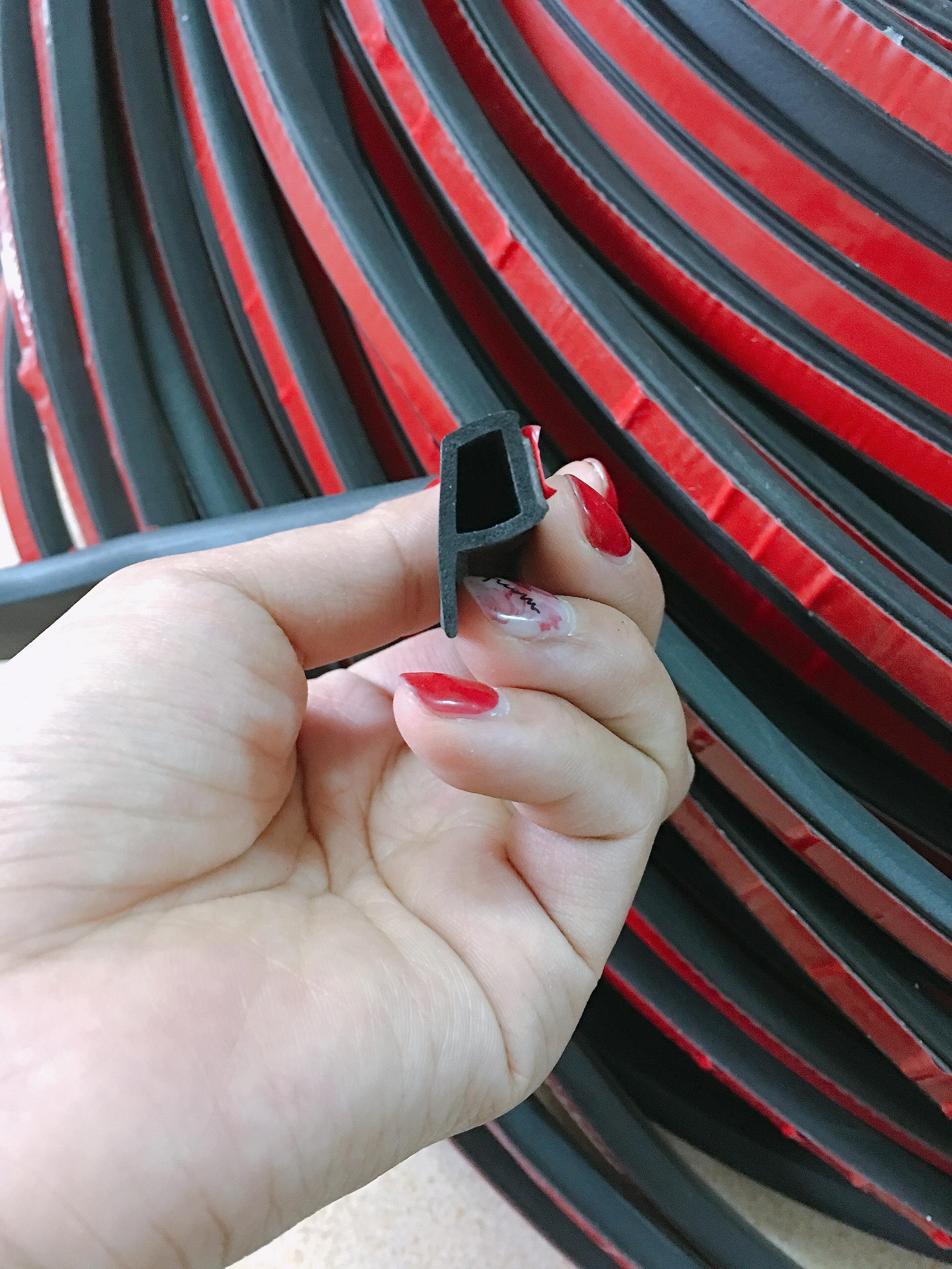 Ron Gioăng Cao Su Chữ P Dài 5 Mét Dán Cửa Xe Hơi Ô Tô Chống Ồn Giữ Nhiệt