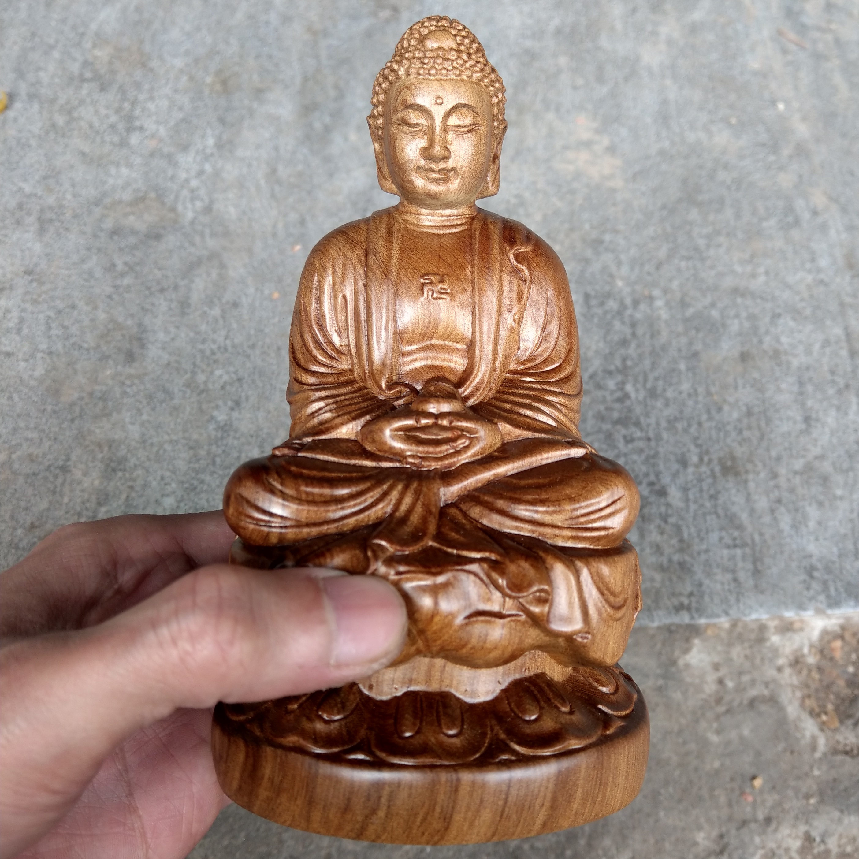 Tượng phật a di đà - phật mini để ô tô - gỗ bách xanh - cao 16cm