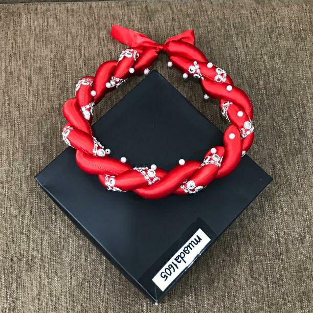 Mấn cách tân đính hột ngọc