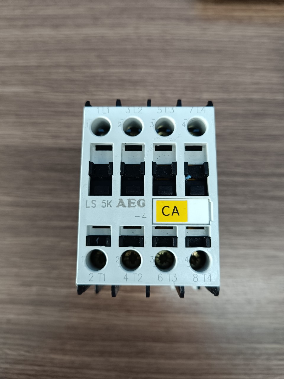 Khởi động từ 3 pha 25A, 220V - AEG thanh lý