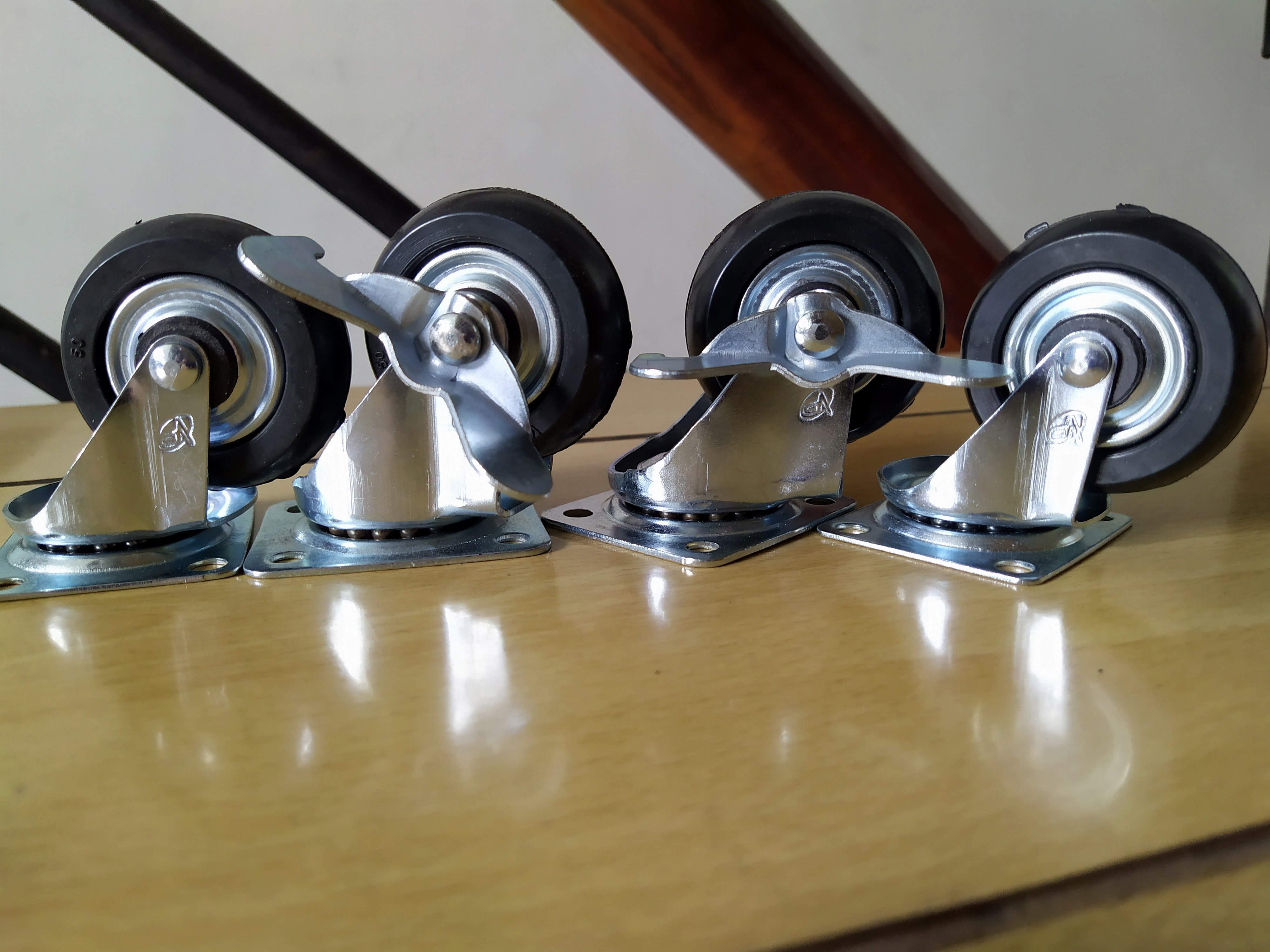 Combo 4 bánh xe xoay 360 có khóa an toàn- bánh xe đẩy hàng - bánh xe đa năng vỏ cao su kích thước 5cm