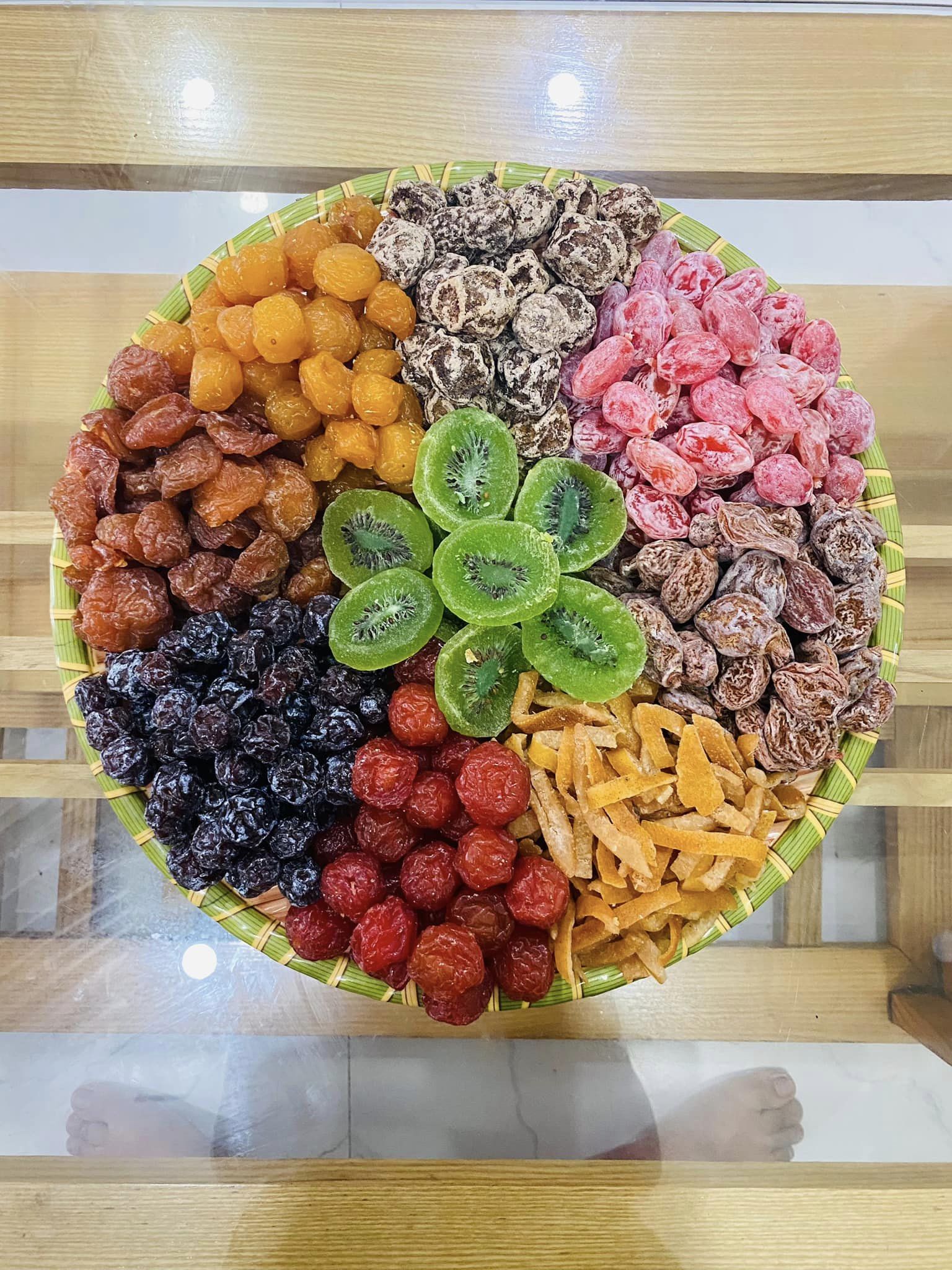 1 Kg 2 hộp ô mai mứt trái cây Đà Lạt 9 vi siêu ngon (OranMart).