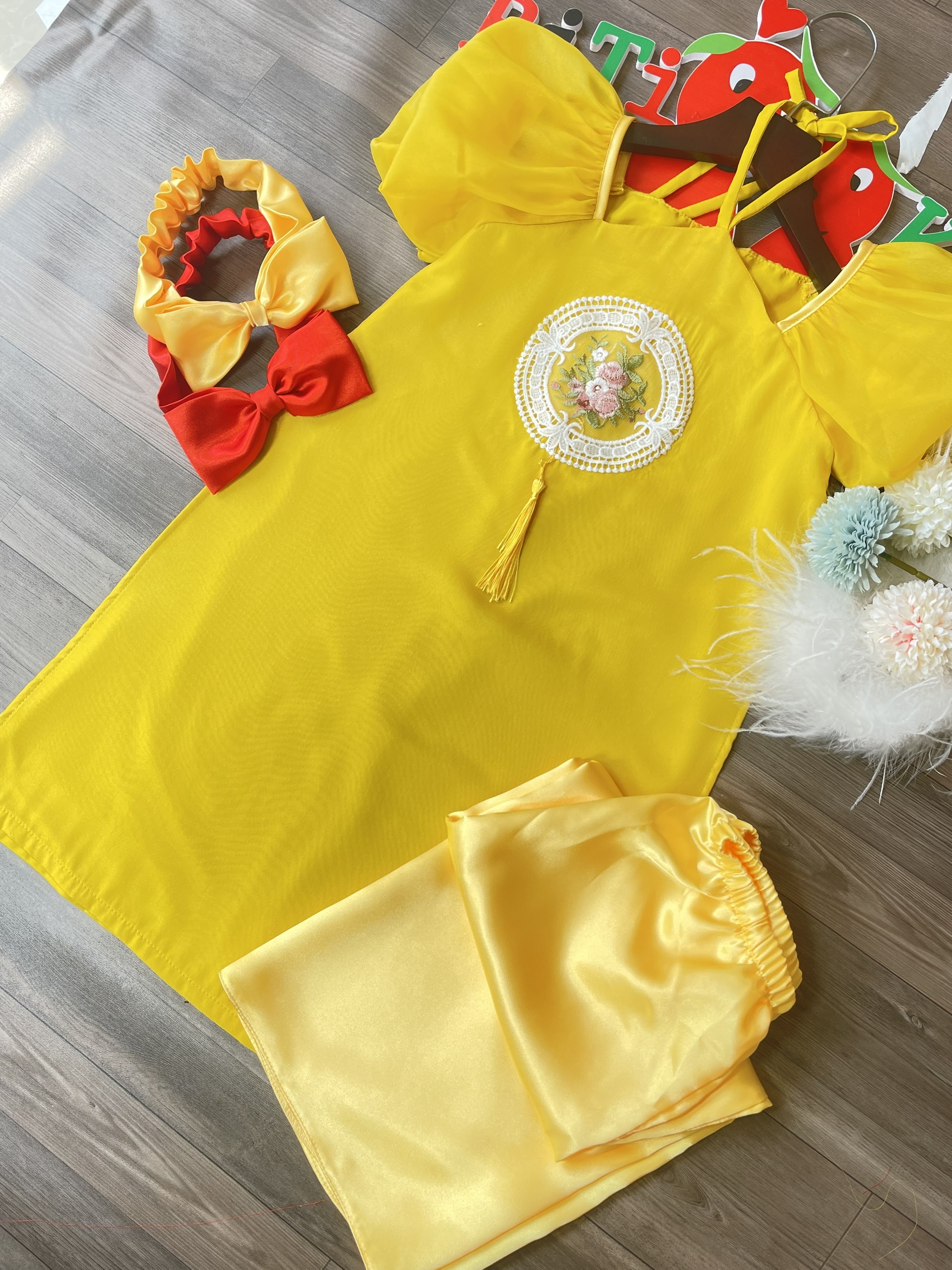 Set áo dài cách tân cho bé gái đi tết tặng 1 băng đô MINAKIDS, đỏ và vàng 0 đến 8 tuổi - 5