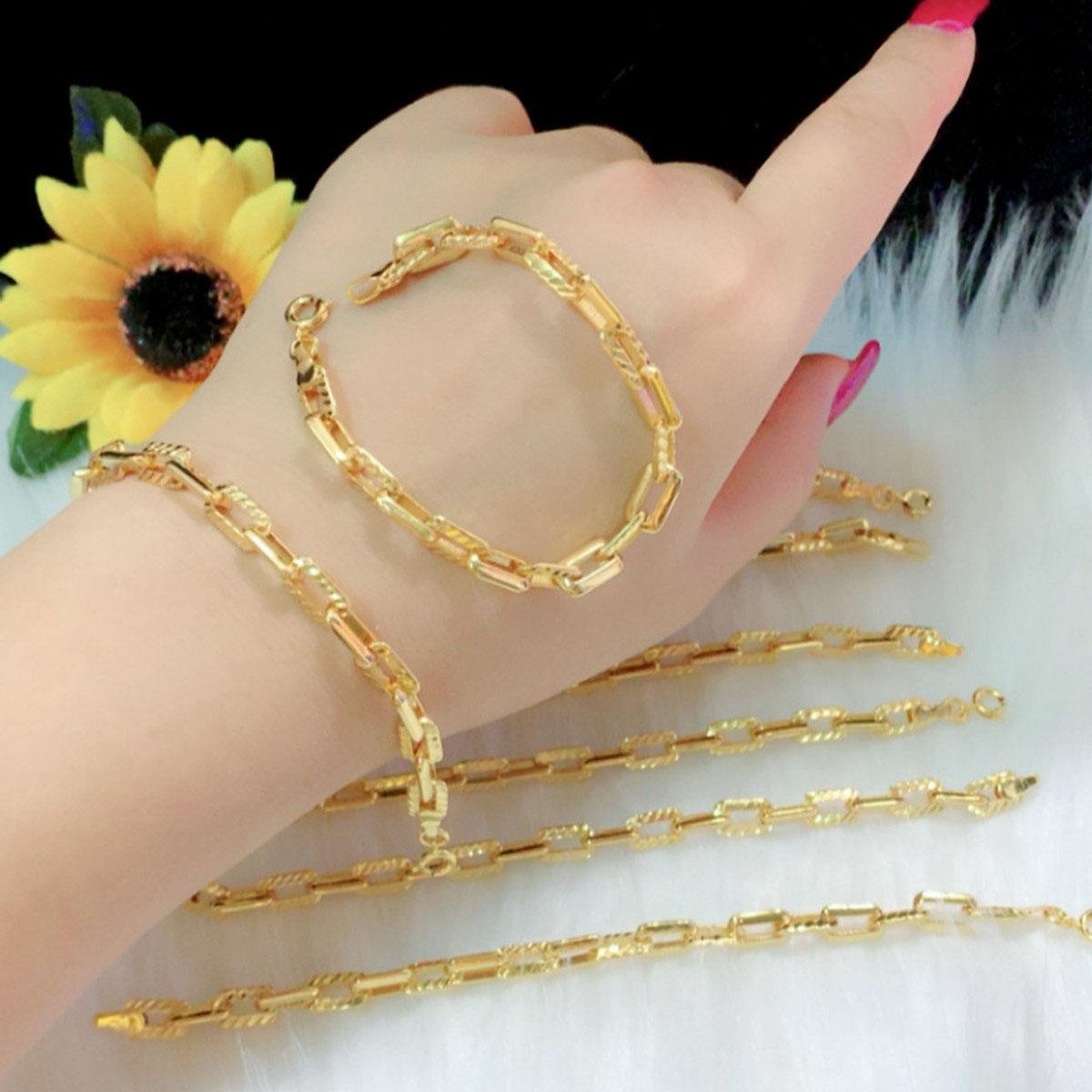 Lắc tay mạ vàng 18k là bộ trang sức hoàn hảo cho những người thích vẻ đẹp mạ vàng rực rỡ. Với thiết kế sang trọng và độc đáo, chúng sẽ khiến bạn cảm thấy tự tin và yêu đời hơn. Đừng bỏ lỡ hình ảnh liên quan đến từ khóa này để tìm kiếm sự hoàn hảo.
