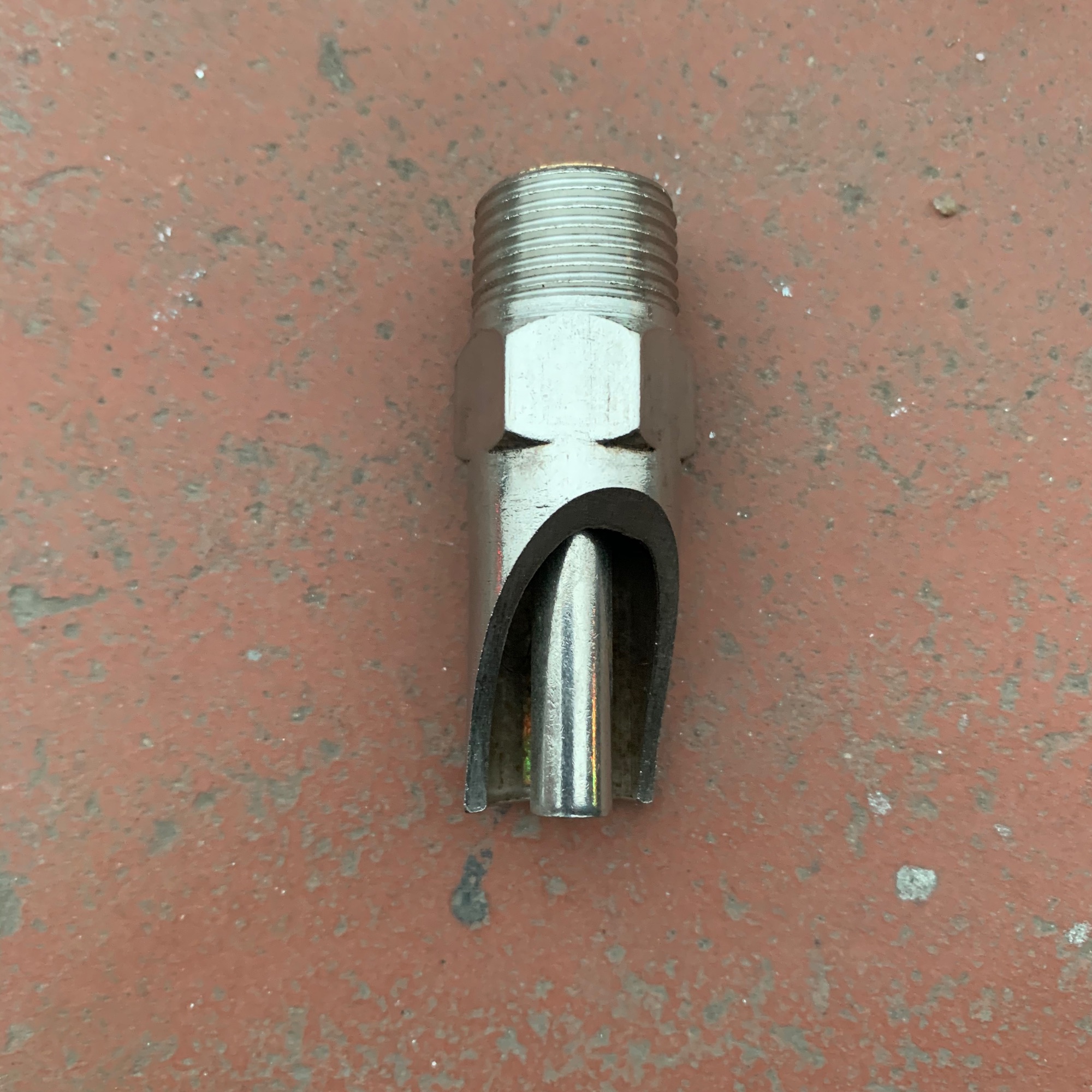 Vòi ngậm cho lợn uống nước