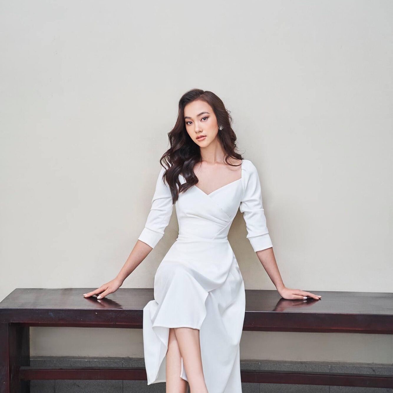 Đầm tay dài cổ vuông tim cách điệu phom A trắng/đỏ/đen (LANA)