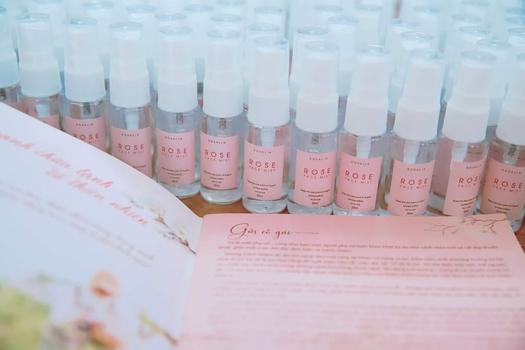 ( Mỹ Phẩm Rosalia ) XỊT KHOÁNG 20ML - ROSE HƯƠNG THƠM HOA HỒNG HỮU CƠ