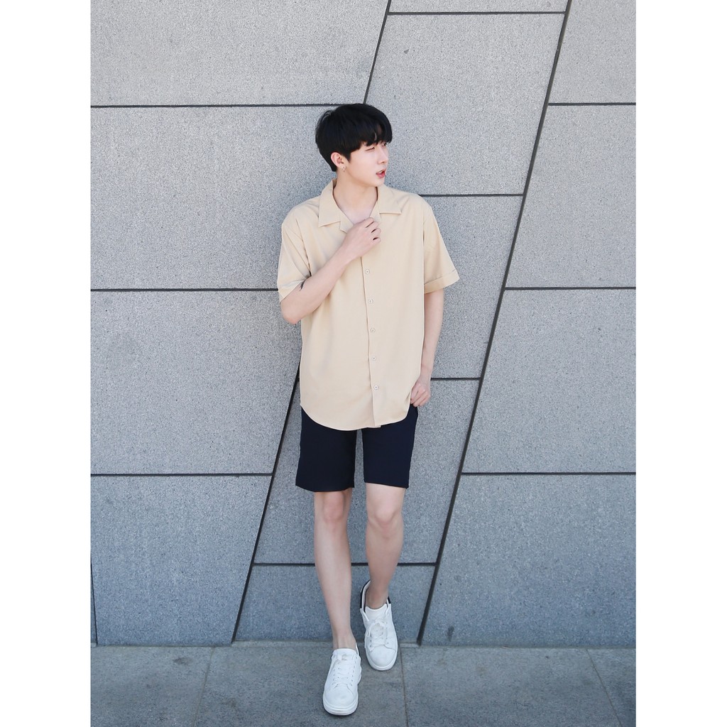 Sơ mi unisex cổ vest tay ngắn màu da kem