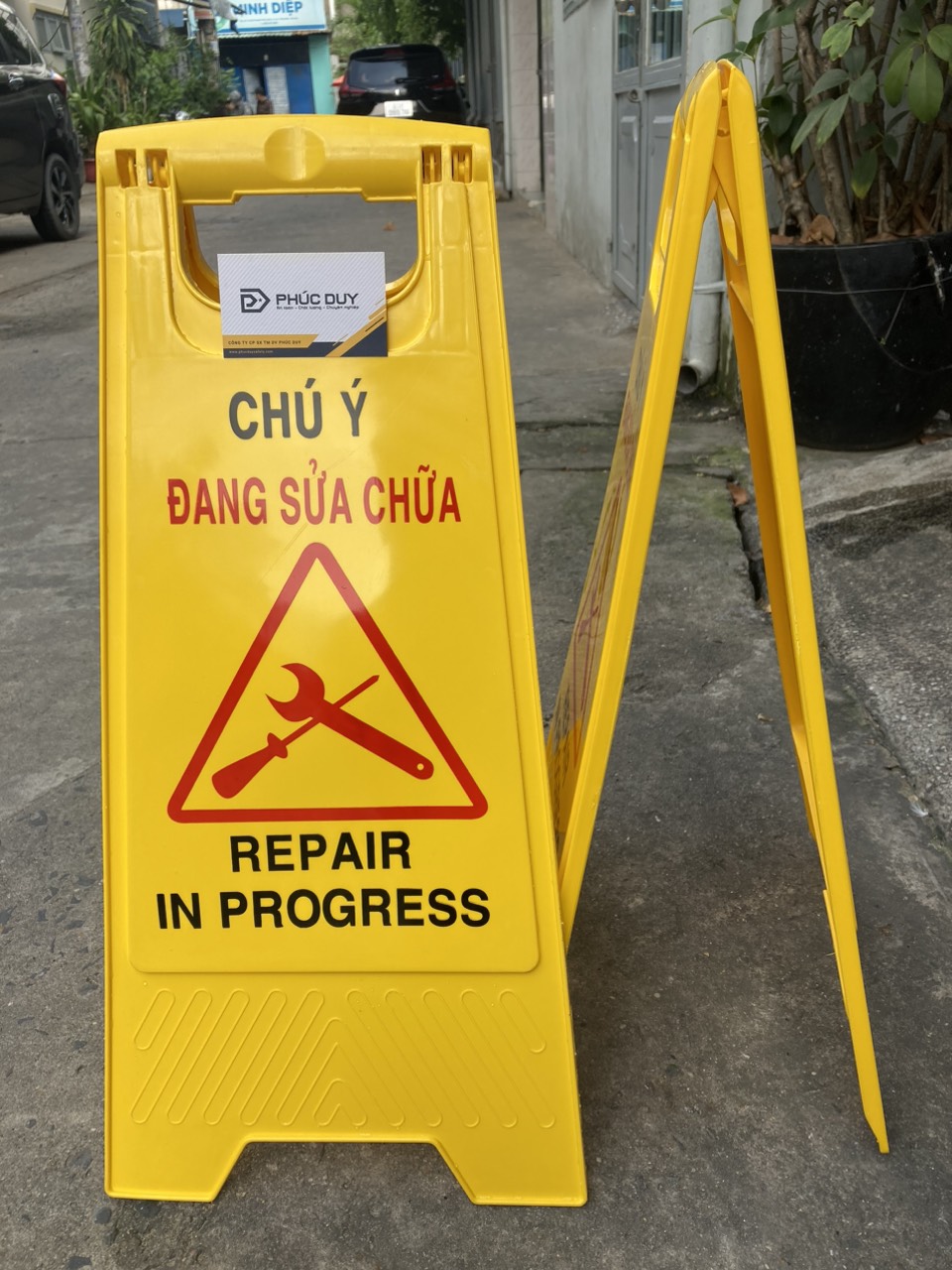Bảng cảnh báo đang sửa chữa chữ a