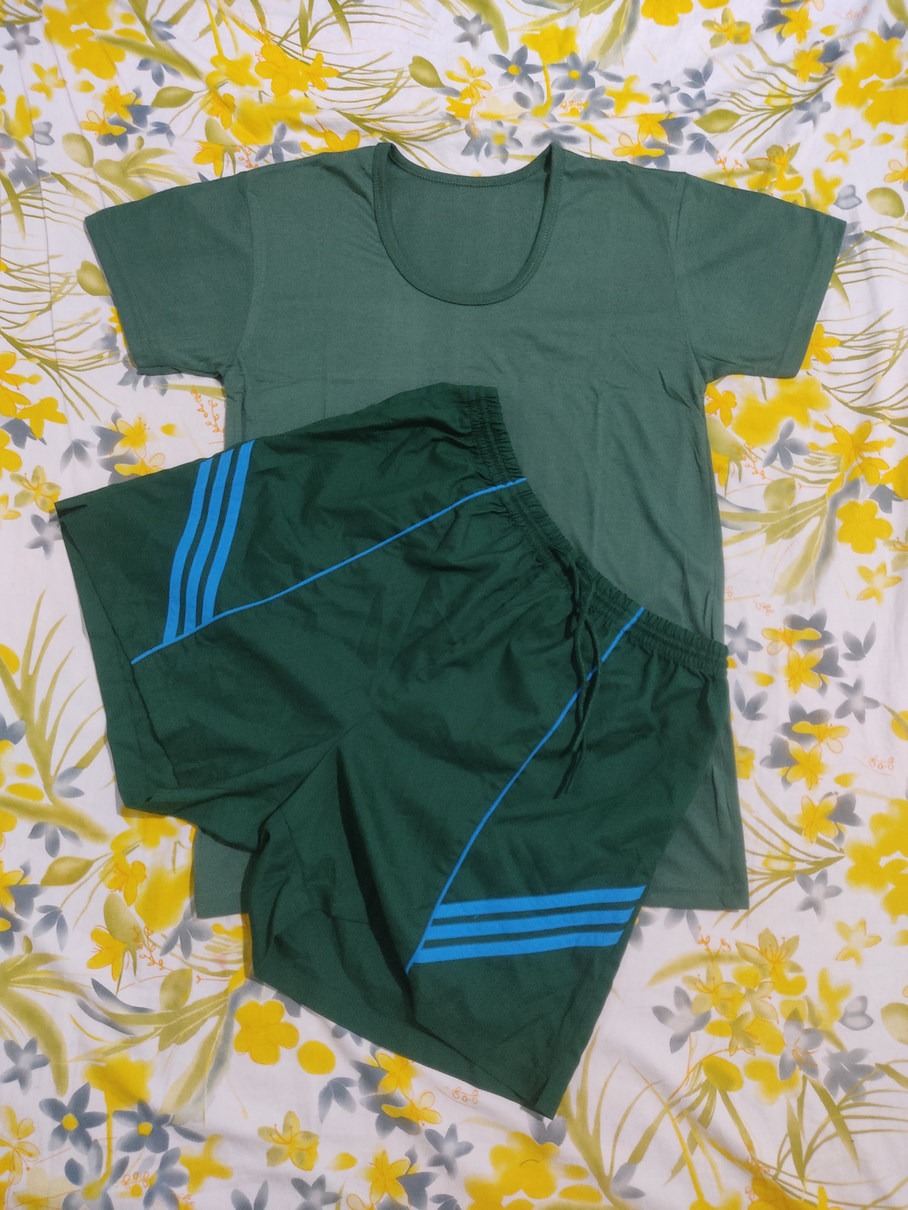 Combo quần đùi+áo thun xanh lá