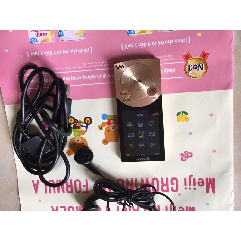 Máy Nghe Nhạc Kèm Tai Nghe Sony Walkman.