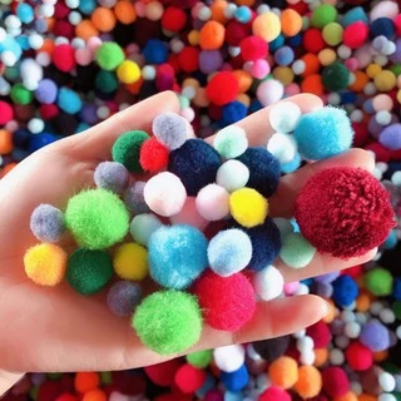 Pom pom 100 viên mix màu nhiều size 1.0cm 1.5cm 2.0cm 2.5cm 3.0cm quả bông làm handmade