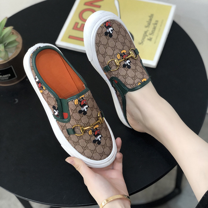 Giày dáng sục hoạt tiết mickey