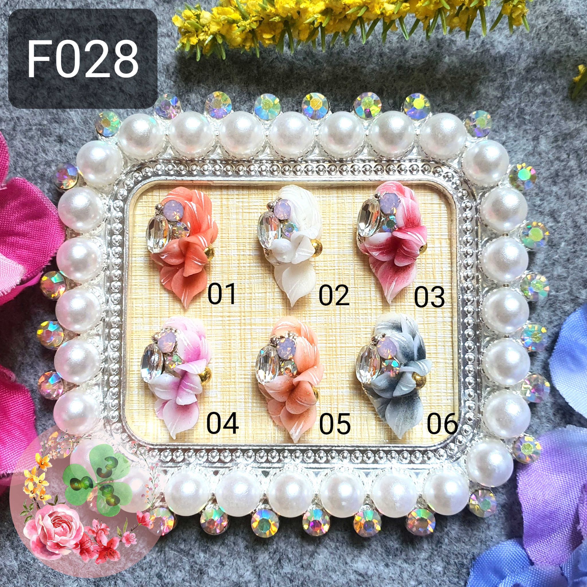 [HCM]Mẫu: F028 . Hoa bột "Cúc charm cánh uốn"  đính móng siêu xinh.