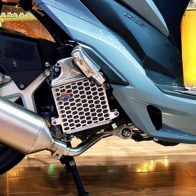 Che Két Nước Nhôm Kèm Logo Titan cho xe VARIO CLICK AB SH