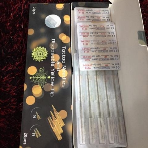 Hộp Kim xăm + Ngòi 11RM đánh màu ( 20 kim + 20 ngòi nhựa )