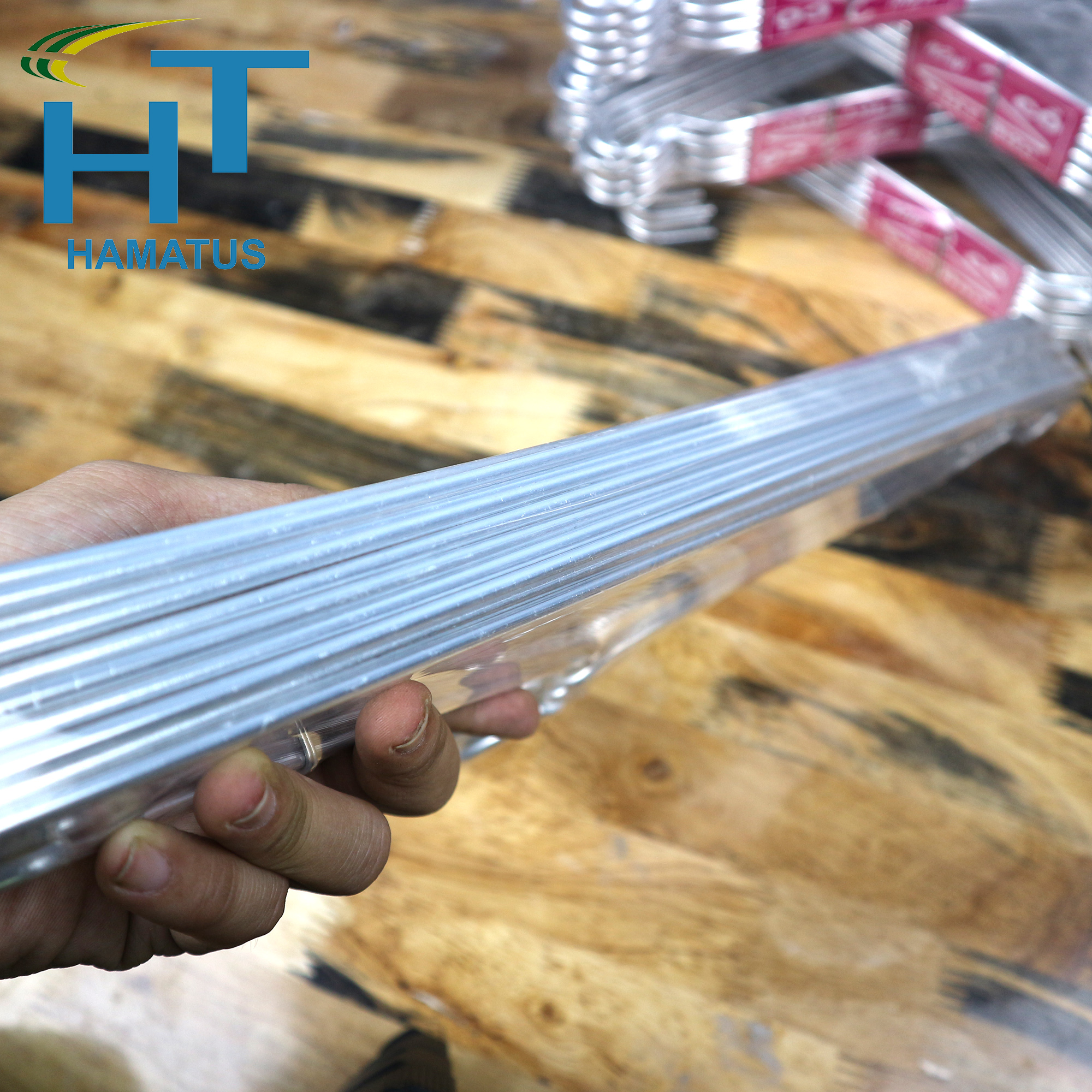 Combo 50 móc nhôm người lớn Việt Đức loại Cồ V 3.9 kg/100 móc chịu lực tốt, giúp treo quần áo gọn gàng, tiết kiệm không gian