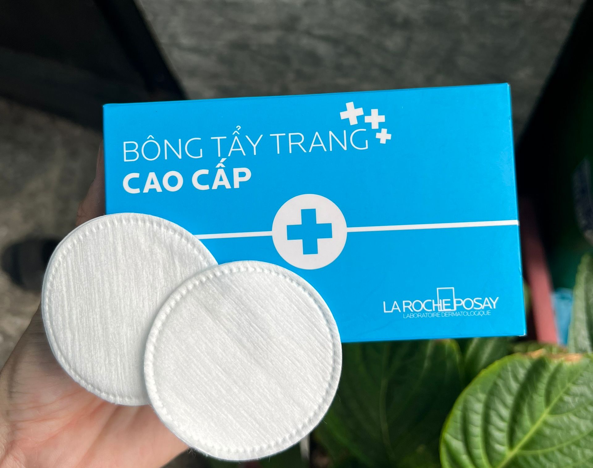 Bông tẩy trang cao cấp L’Oreal Paris - Quà tặng của Loreal, hộp 80 miếng
