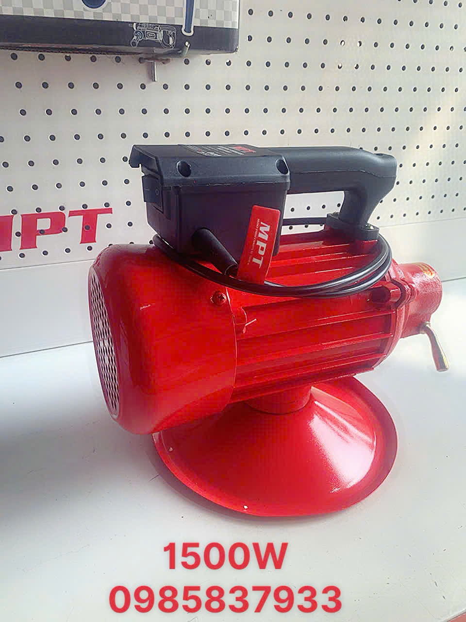 Máy đầm dùi bê tông MPT MEV15003 tại Máy NTT bảo hành dài hạn dễ dàng sử dụng hiệu quả cao