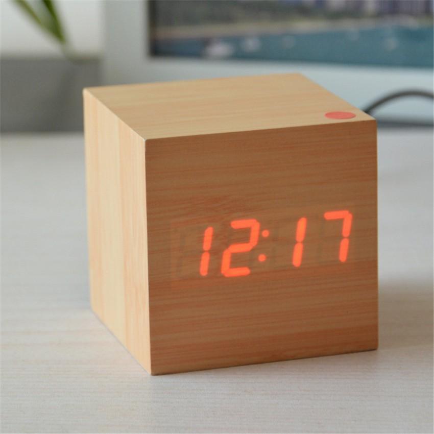 Đồng hồ gỗ hình vuông có đèn LED