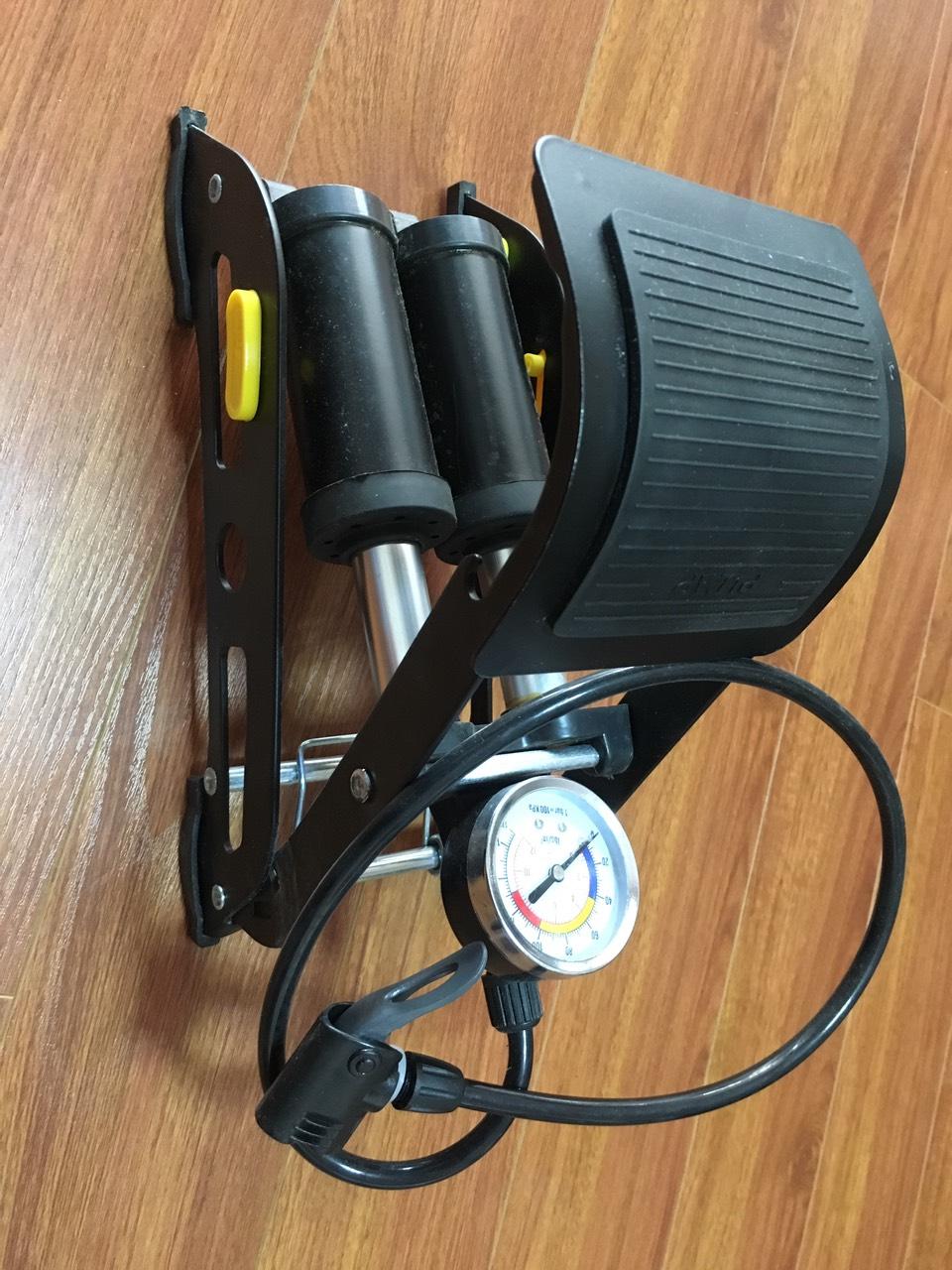 bơm xe đạp bơm xe máy 2 piston bơm đạp chân có đồng hồ chuẩn.