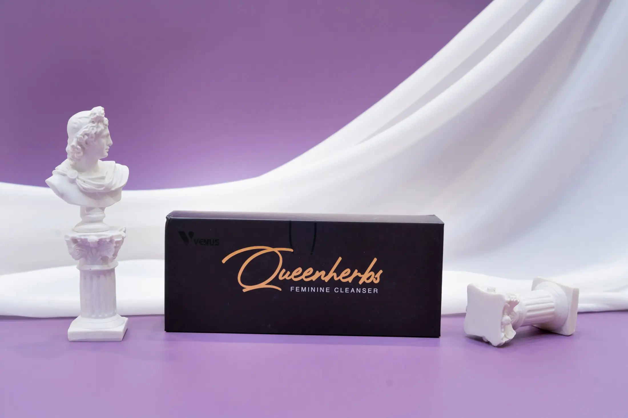 Sản phẩm vệ sinh phụ khoa cao cấp QUEENHERBS - Làm sạch, thoáng mát vùng kín