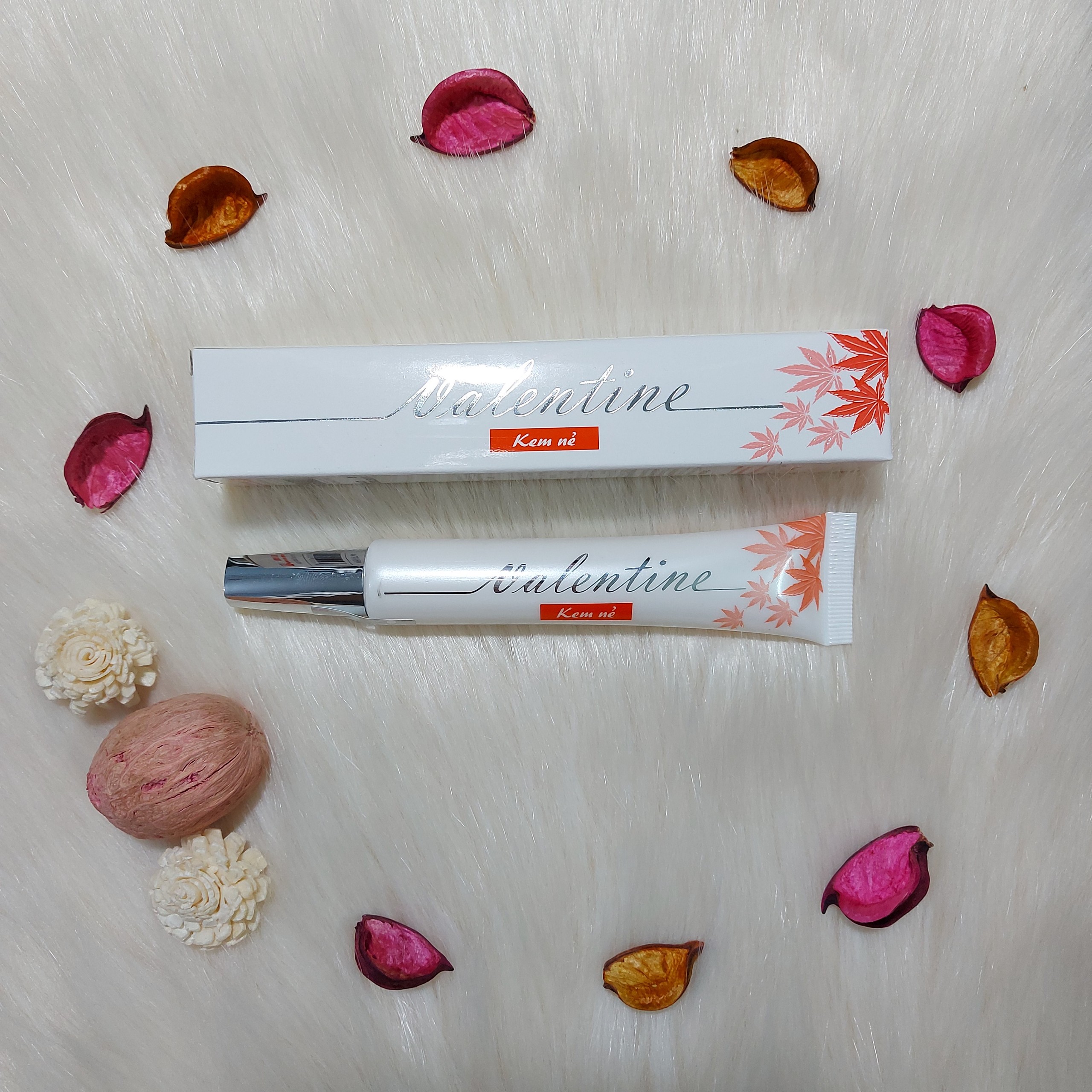 [HCM]??Kem nẻ Valentine?? Sao Thái Dương - Giúp cân bằng độ ẩm cho da tái tạo da và an toàn cho da tay da chân và cả những làn da mỏng manh