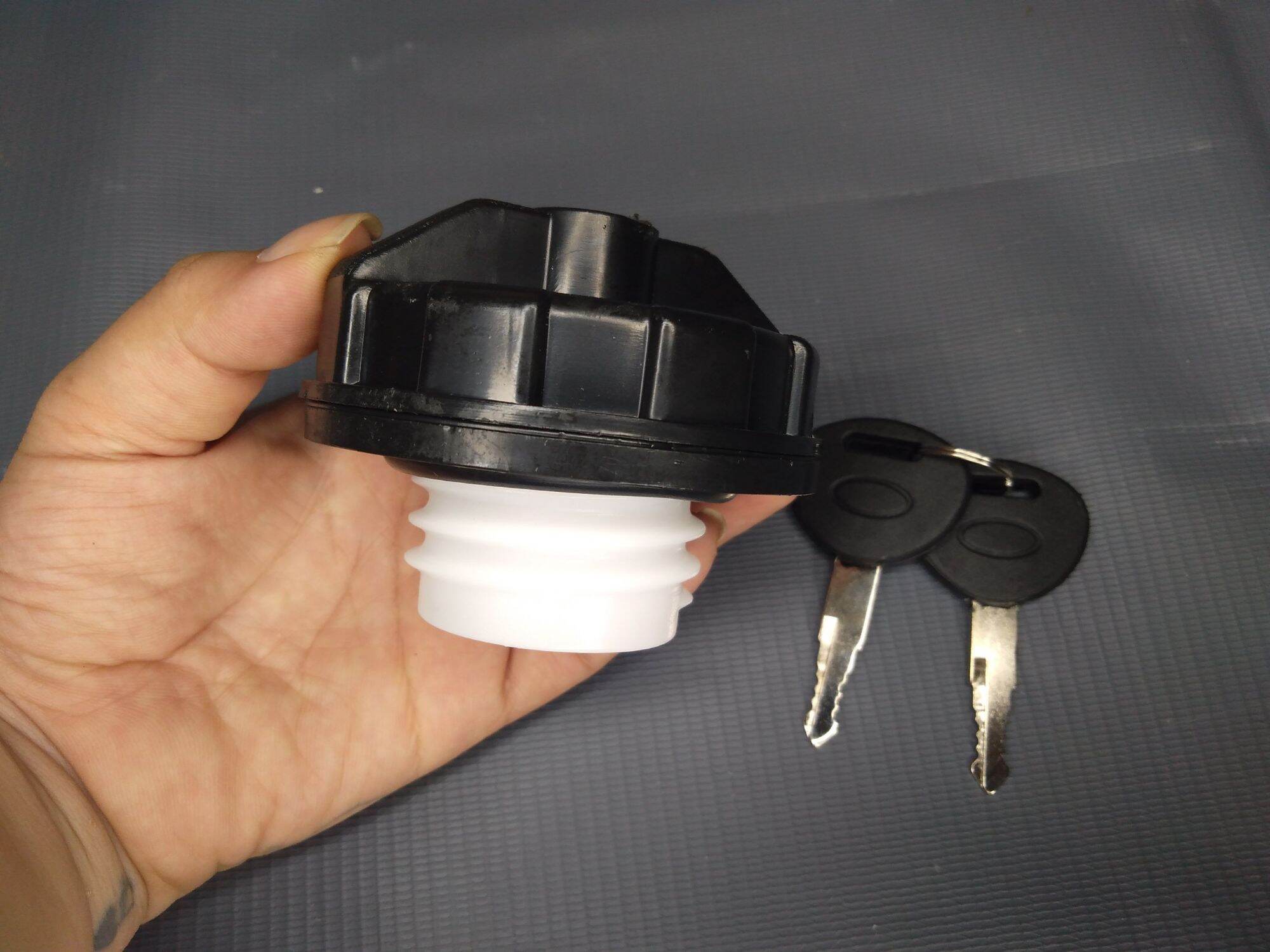Nắp bình dầu xe tải hyundai 3,5 tấn ,1,25 tấn, 1 tấn